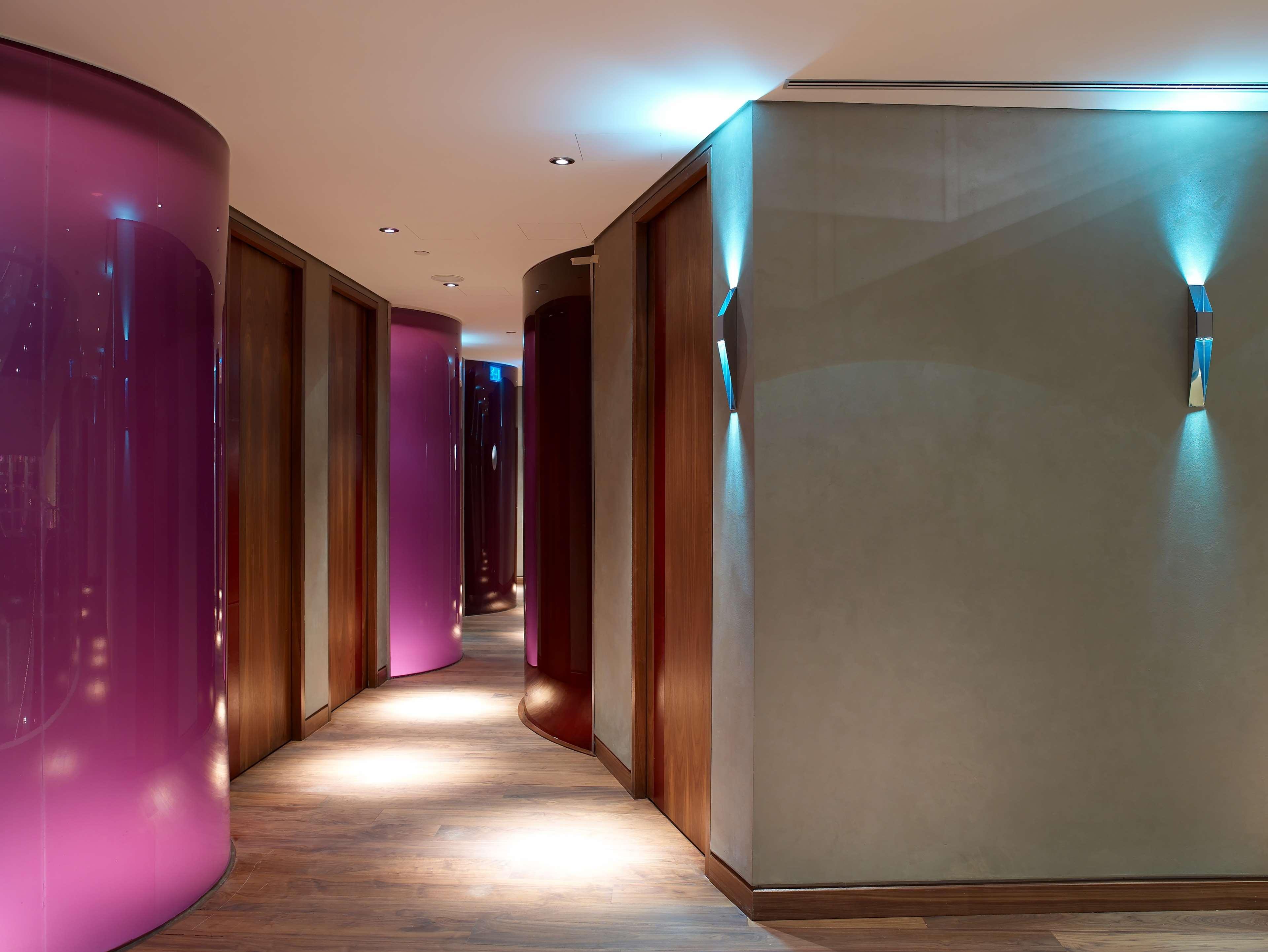 Khách sạn Radisson Blu Latvija Conference & Hotel, 4*