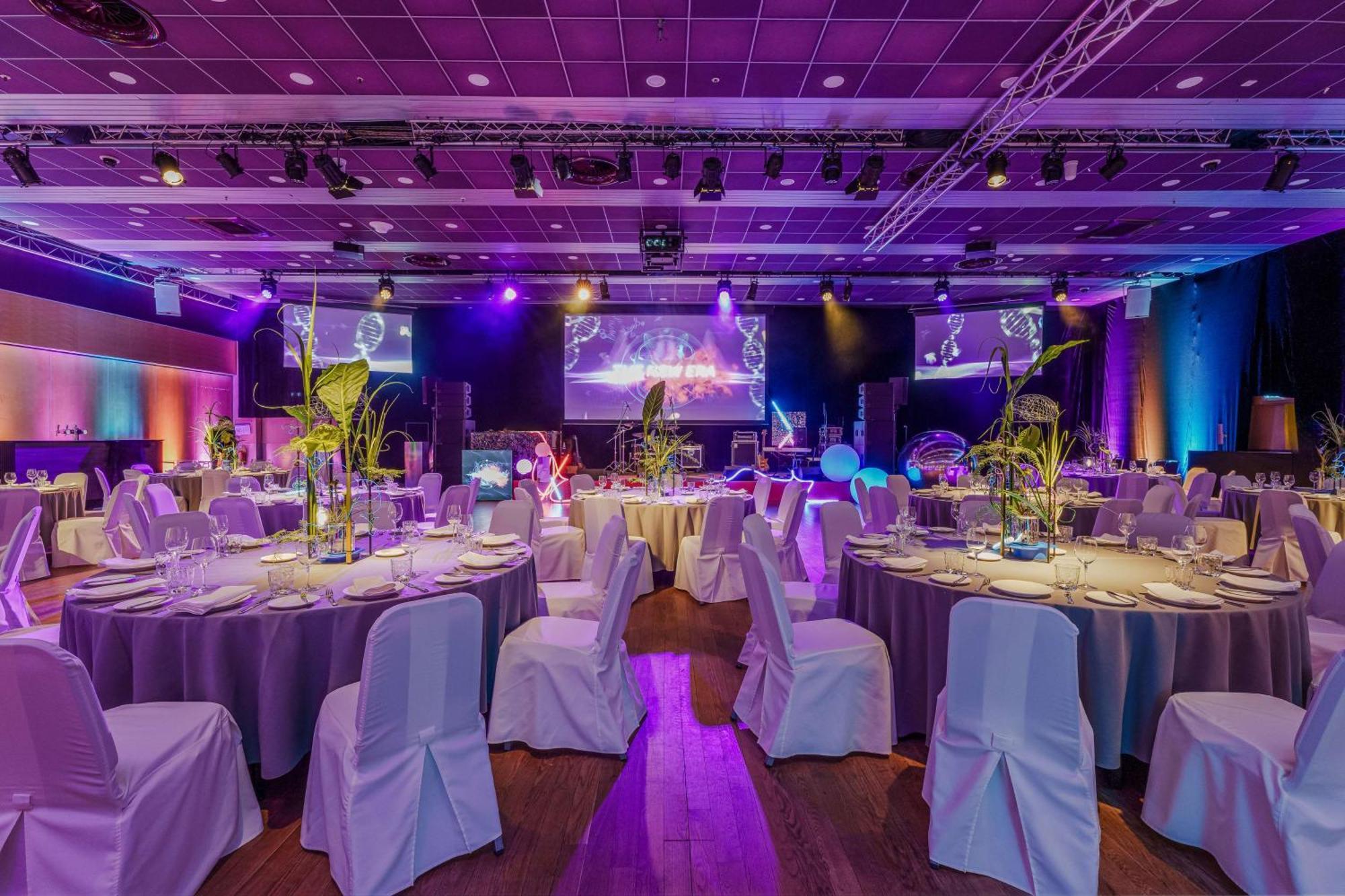 Khách sạn Radisson Blu Latvija Conference & Hotel, 4*