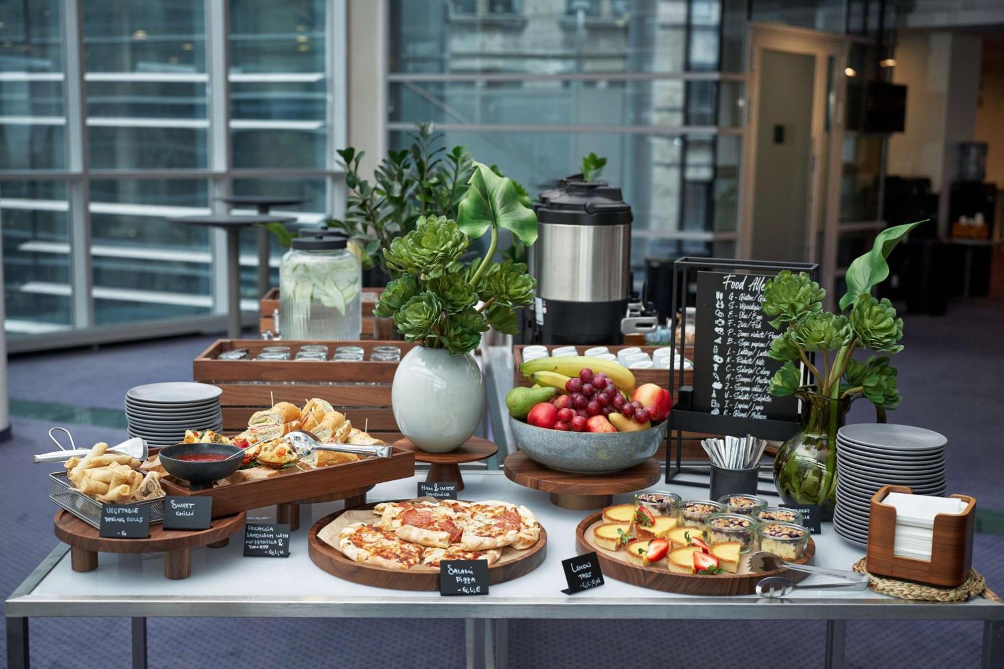 Khách sạn Radisson Blu Latvija Conference & Hotel, 4*